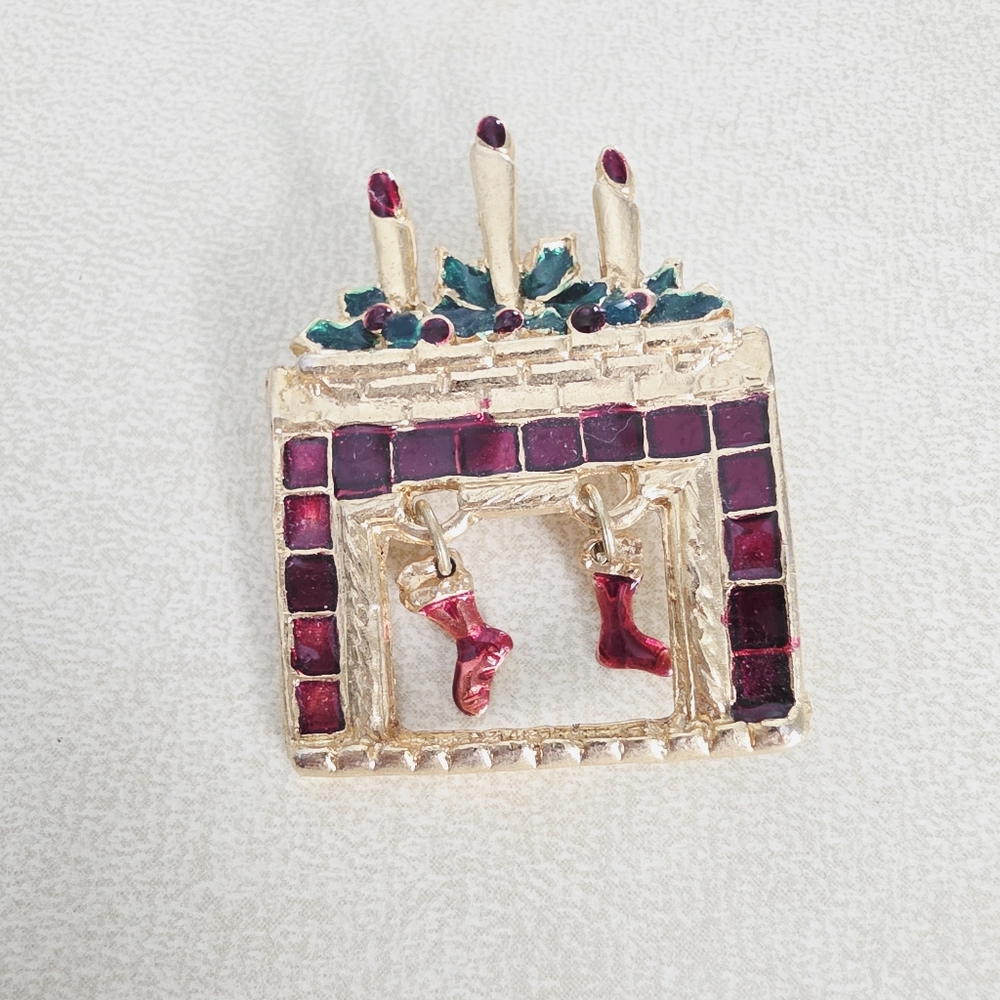 Vintage Chimney Stocking Gold Tone Brooch